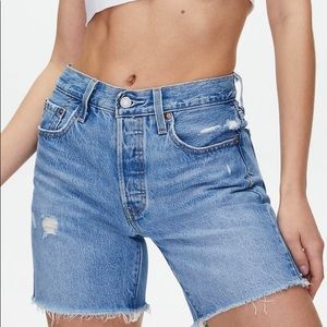 Levi’s high rise mid thigh shorts